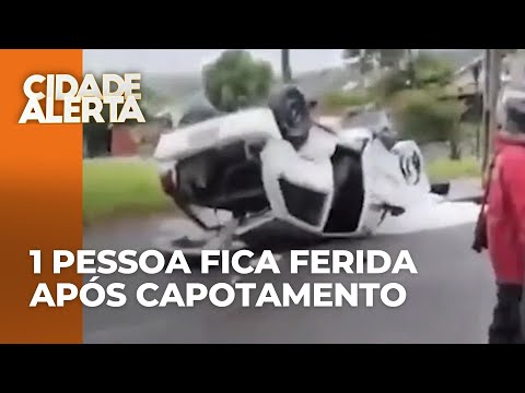 Batida seguida de capotamento deixa uma pessoa ferida em Paranavaí, no PR