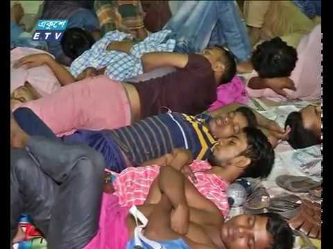 টিকেট পেতে লাইনে দাঁড়িয়েছেন আগের দিন দুপুরে