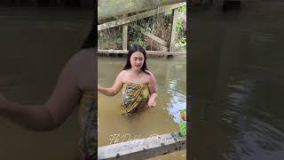 Download lagu Mandi air sungai sangat seger banget #shortvideo #funny #pengantin mp3