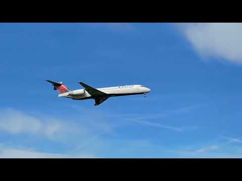 Delta 717 landing at Chattanooga airport
