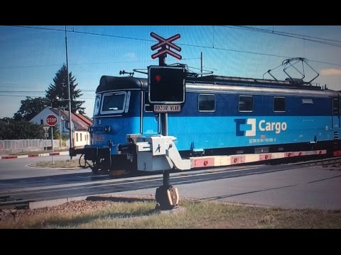 123 020-0 nákladní vlak směr Praha