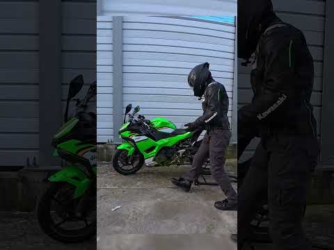 COME TOGLIERE LA MOTO DAL CAVALLETTO CENTRALE  #kawasaki #ninja