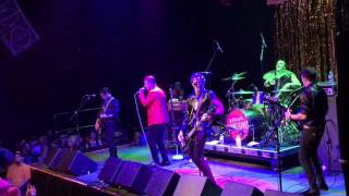 Me First And The Gimme Gimmes &quot;Mandy&quot; Live