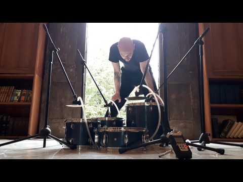 Riccardo La Foresta: playing drums without playing