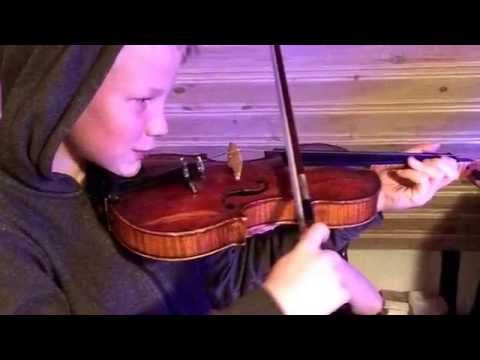 Barnen spelar fiol