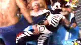 mexican Wrestler FAN knockout !