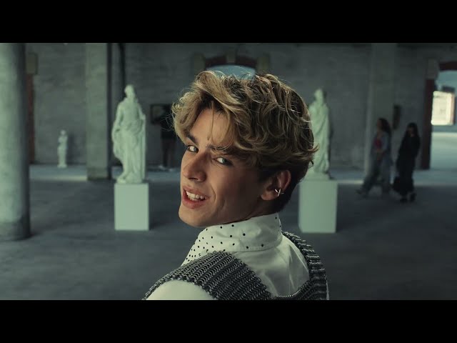  mit dem Titel 'Crush' / Video ((jetzt ansehen))