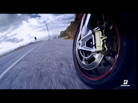 thumbnail video image 2 of Llanta 110/70ZR17 54W BRIDGESTONE S21, 2 of 3