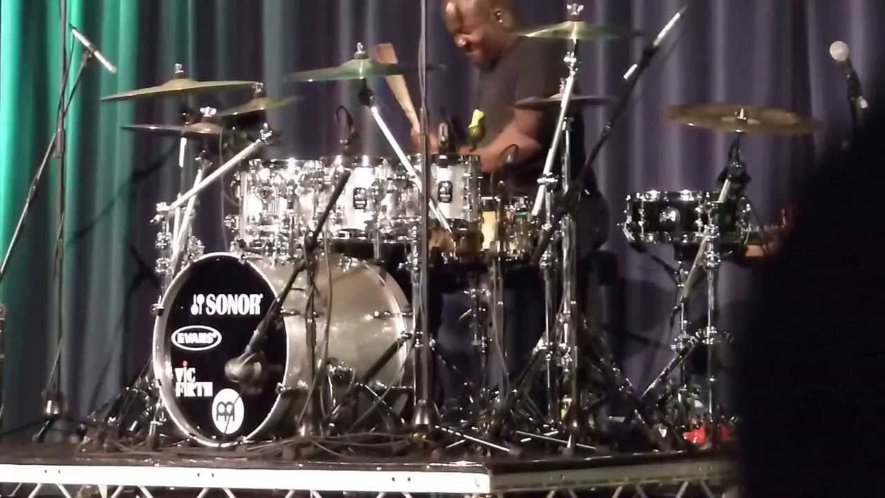 Chris Coleman Opening Drum solo (London Drum Show 2013) - YouTube