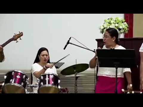 Sumi woman's band singing in hindi