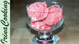 Домашнее клубничное мороженое приготовить очень просто, а получается оно гораздо вкуснее