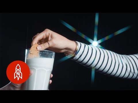 クッキーを牛乳に浸す理由 (Why We Dunk Cookies in Milk)