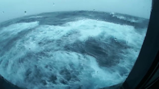 😱RAW FOOTAGE of Queen Mary 2 in Stormy Weather!😱