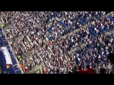 Secuelas 2017 final regia, Hurtado mete gol y afición lanza de todo, banderas y hasta un humano