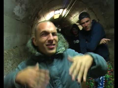 04 - El Cholo con Fernikhan y Karpe Diem - Locura