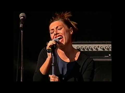 Chantoozies - Wanna Be Up