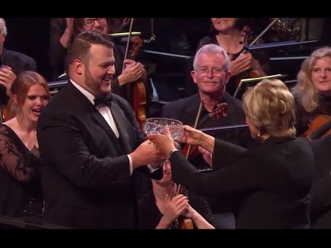 Kiri Te Kanawa | Cardiff Singer 2017 Round ONE Prize Presentation
