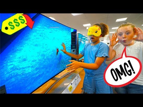 BUYING TIANA EVERYTHING SHE TOUCHES BLINDFOLDED!!
