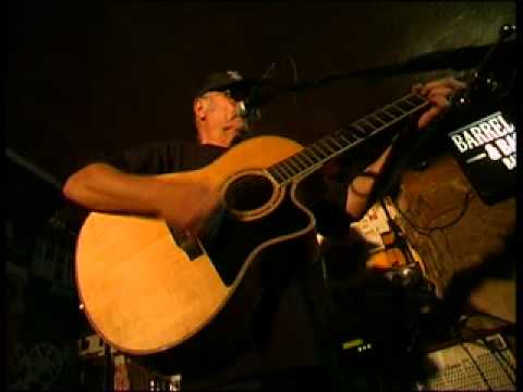 Michael Chapman - Shuffleboat River Farewell  ( Live Barrel's Ale House 2003)