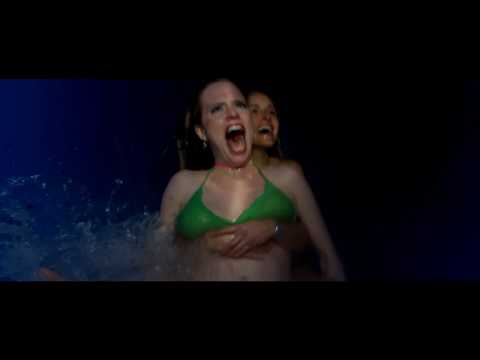 ウォータースライダーに刃物が……！　『アクアスラッシュ』日本版予告編