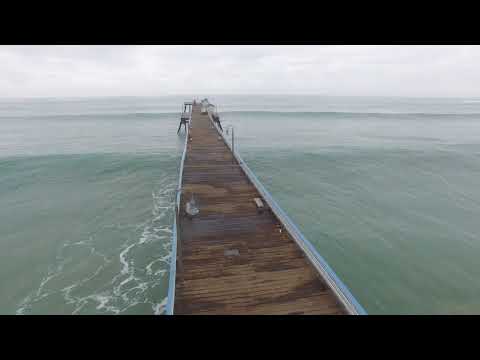 Big swell hits San Clemente Pier