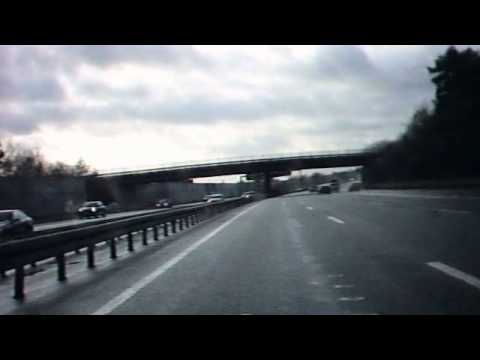 Spurwechsel: Viele Fahrzeuge auf dem Beschleunigungsstreifen