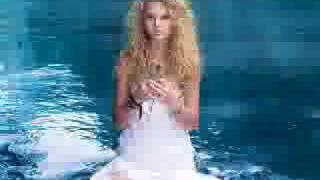 Taylor Swift- Barnyard Song (live in Michigan)