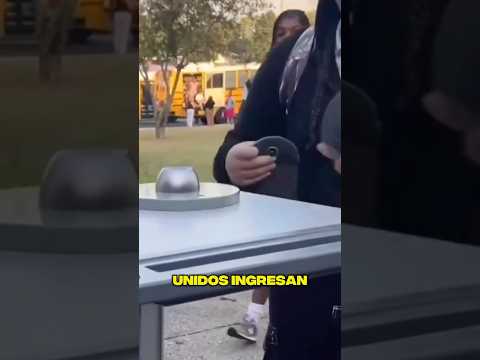 Ante el baneo de móviles en las aulas de EEUU, los estudiantes han recurrido a un viejo conocido: el iPod