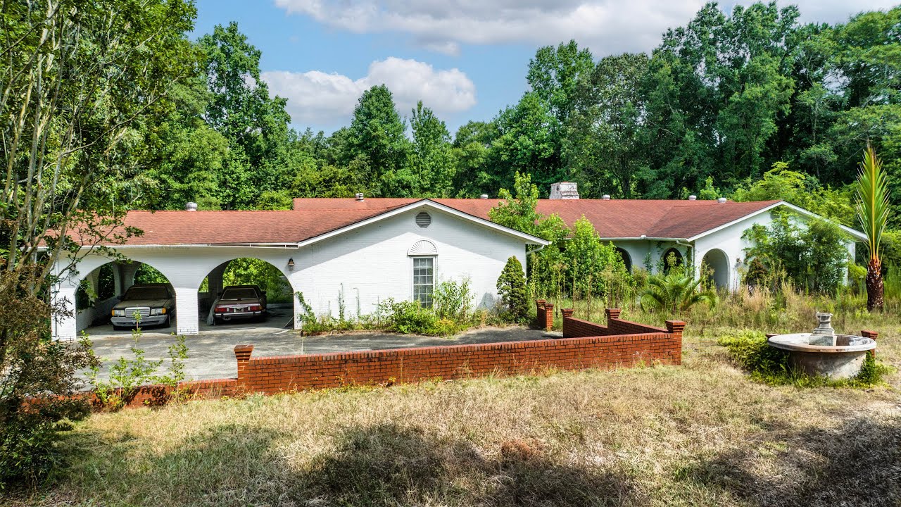 Air Force Veteran's ABANDONED House with EVERYTHING Left Behind | 2 Mercedes-Benz Forgotten