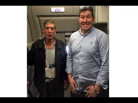 Pasajero de EgyptAir se toma selfie con secuestrador de avión