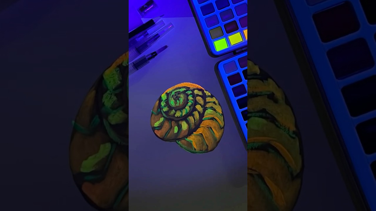Painting a GLOWING Seashell with UV Watercolours!  #watercolor  #watercolorpainting #seashellart