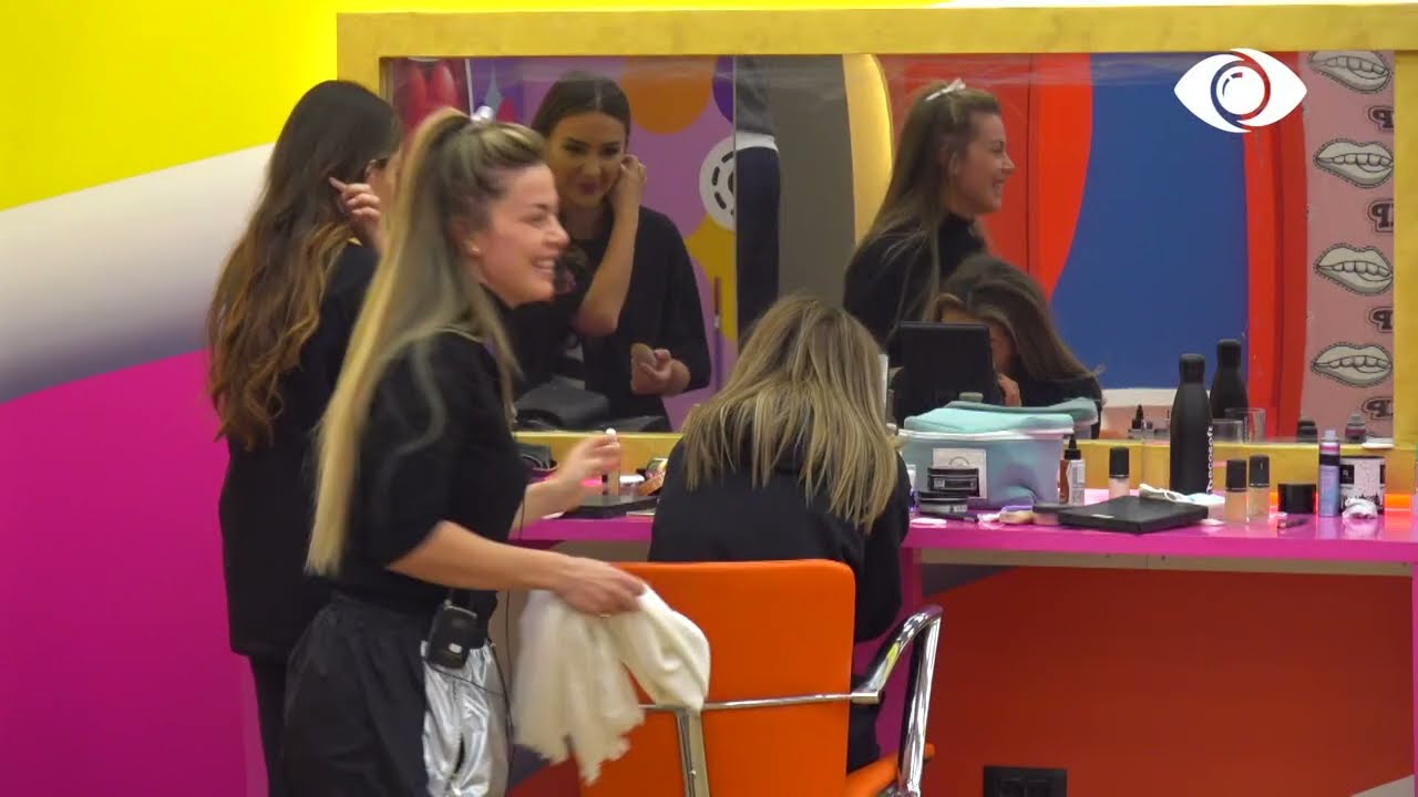 Vajzat në rolin e dasmorëve, Olta kap nga flokët Kiarën