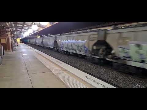 2343 With Streamliner CLF2 Leading