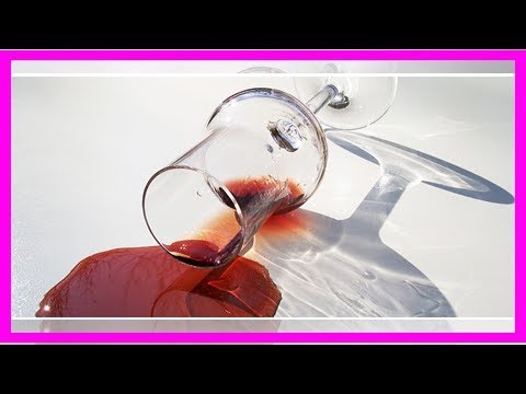 Rotweinflecken entfernen – so werden Sofa, Teppich und Kleidung wieder rein