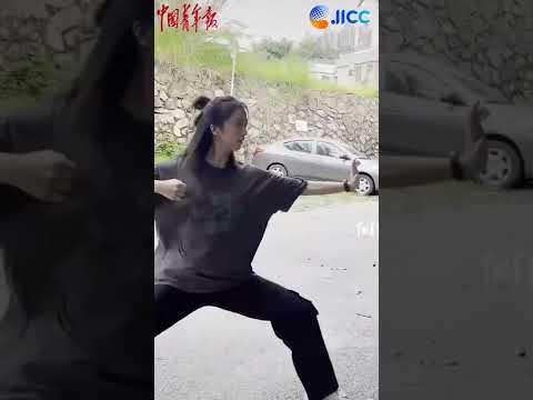 A #taichi girl‘s show like floating clouds and flowing water