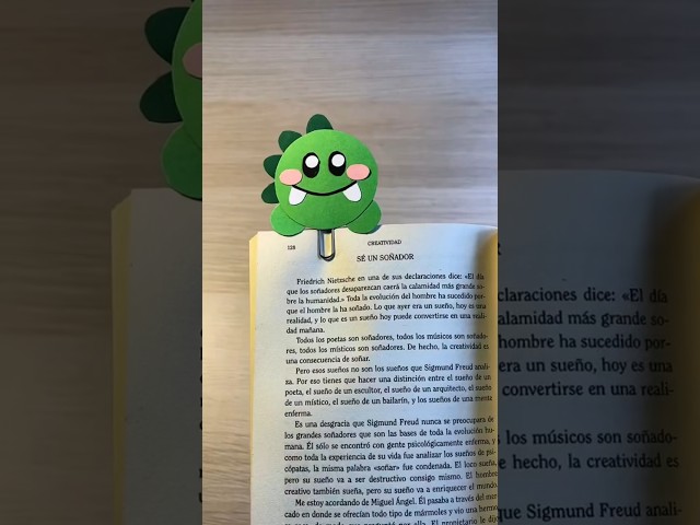 Vídeo relacionado con Sant Jordi - Punto de Libro con colgante (Modelo con dragon azul verdoso)