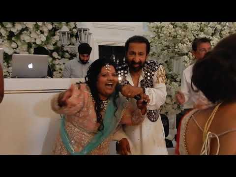 Heera group performing Sas Kutni live for all the mother-in-laws......