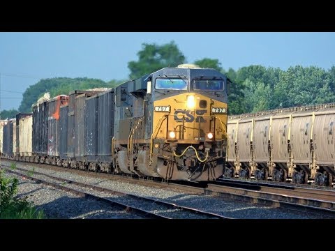 Big CSX Garbage Train Hits The Horn 4K