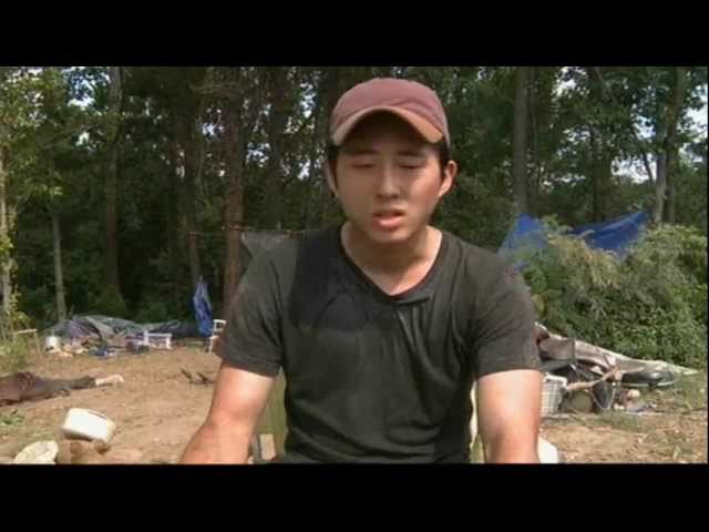 Vídeo relacionado con Steven Yeun, Glenn Rhee firmado foto enmarcada The Walking Dead # 1