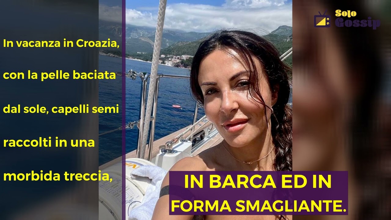 Niente trucco e filtri: Sabrina Ferilli si mostra al mare in tutta la sua bellezza