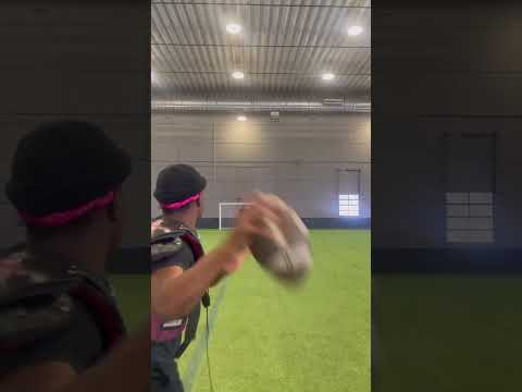 THROWING A SPIRAL BULLET PASS😨 #shorts #quarterback #madden #nfl #football #training #throwing