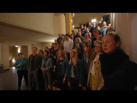 1. Dresdner Treppenchor feat. New Schauburg - Dont Look Back Anger