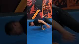 Que relógio foi esse 😮😳😱 segui para fortalecer #capoeirabrasil #capoeira #acrobatics