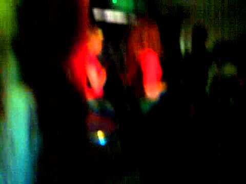 Mami Chula De Sacata En Discoteka bailando el dembow de ay gran mielda