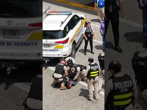 Policía de Tránsito y aeroportuaria prepotente