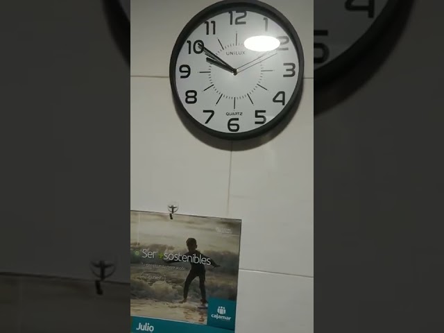 Vídeo relacionado con VIVILINEN Reloj de Pared Luminoso Reloj de Pared Fluorescente, Silencioso, Decoración para Cocina, Salon, Oficina, Dormitorio