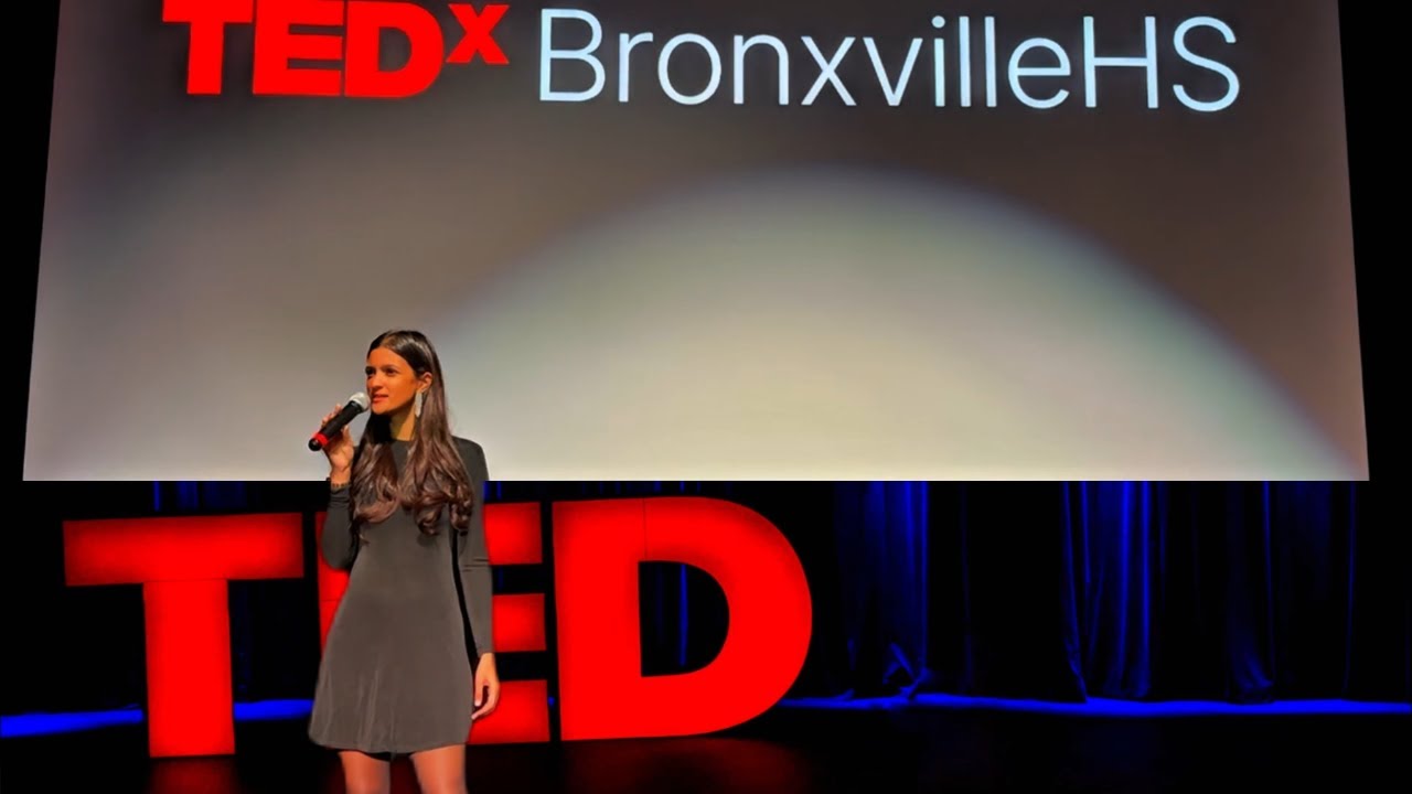 Ghizlaine Bennani on stage