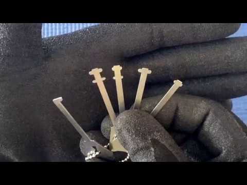 (Picking 31) Warded padlock vs skeleton keys (opened)