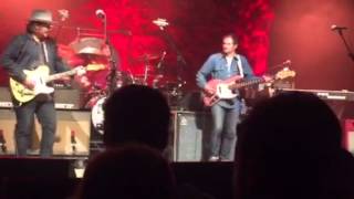 Wilco performs Hoodoo Voodoo