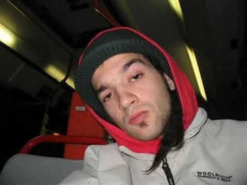 Vacca Ft. Nesli - Intro Cronici (shut up bitch swallow)